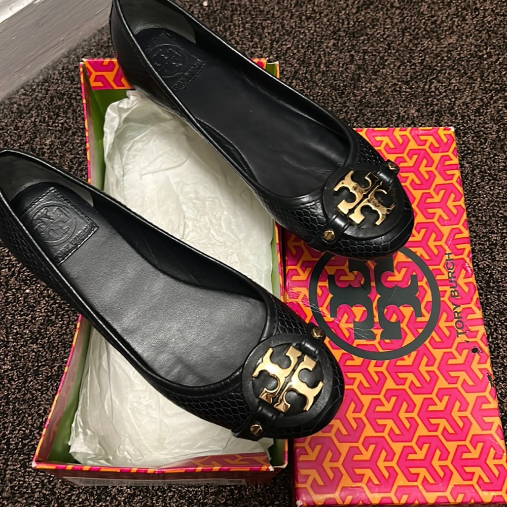 Dark NAVY Tory Burch flats, size 7